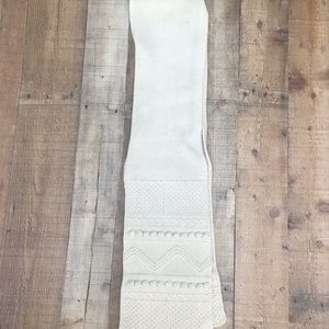 Lord and Taylor 100% Wool scarf